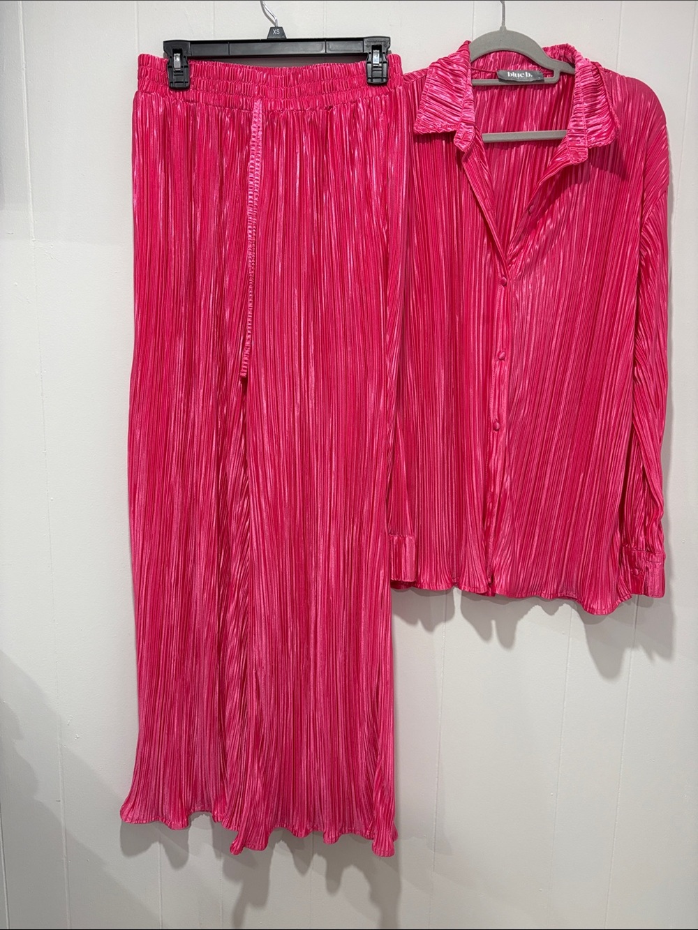 BLUE B Pleated Satin-Look Set in Hot Pink